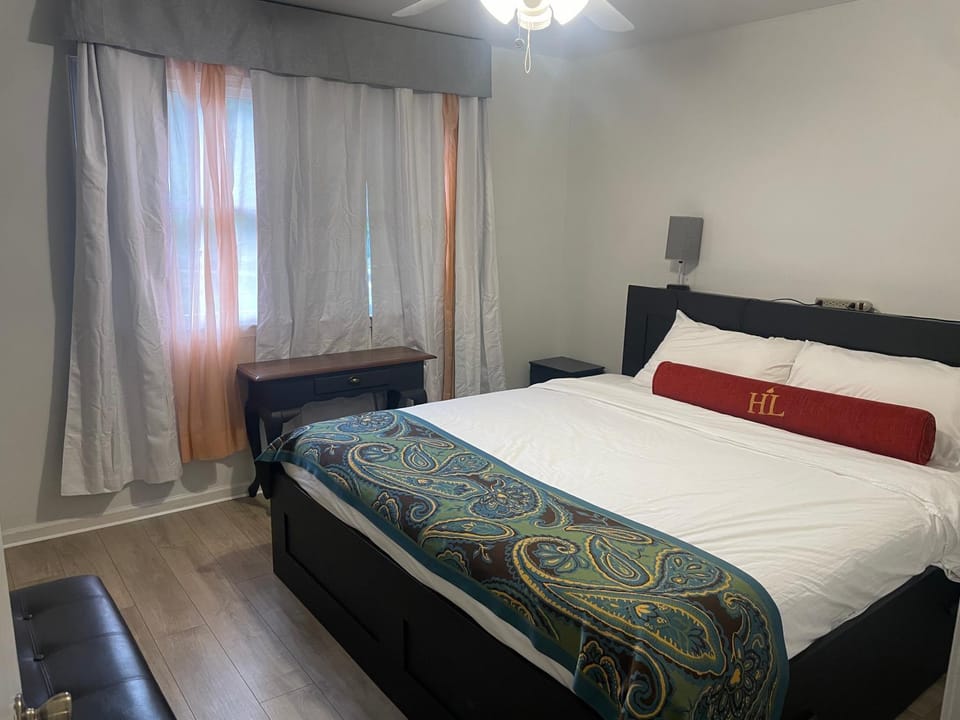 Bed, Photo of the whole room, Bedroom