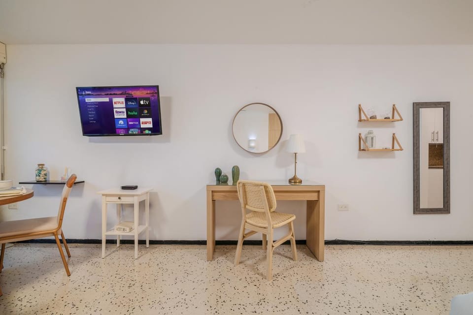 TV and multimedia, Coffee/tea facilities, furniture