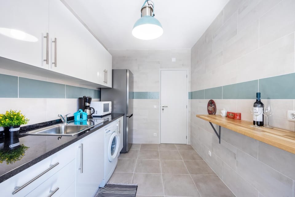 Kitchen or kitchenette, Communal kitchen, stove, toaster