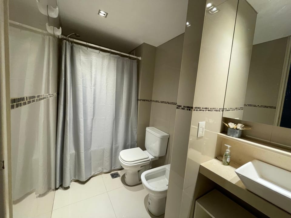Shower, Toilet, Bathroom, Bath, bidet, towels