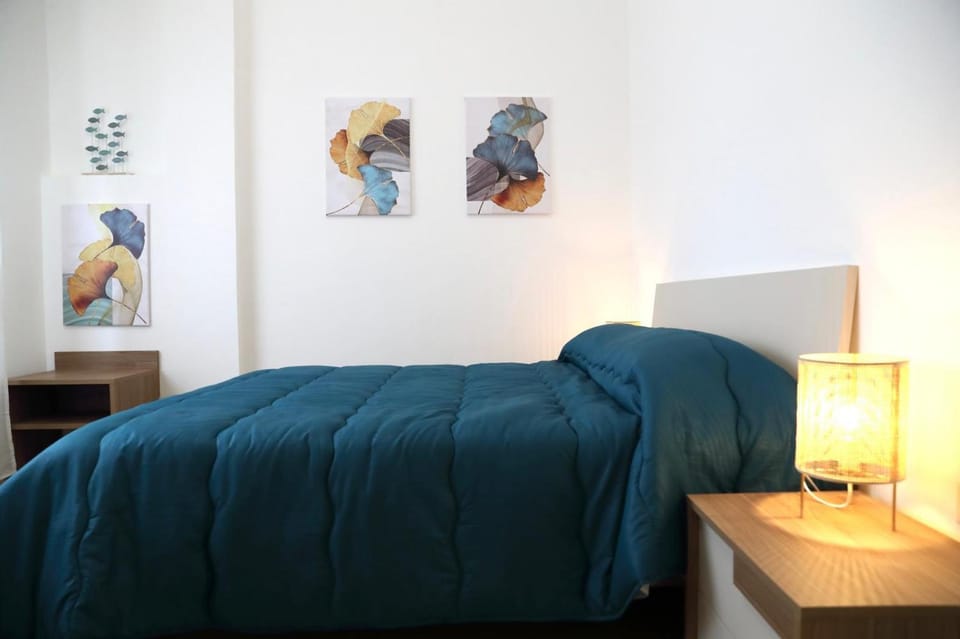 Photo of the whole room, Bedroom