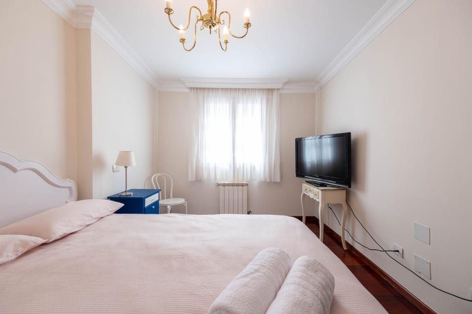 Bed, TV and multimedia, Bedroom, internet