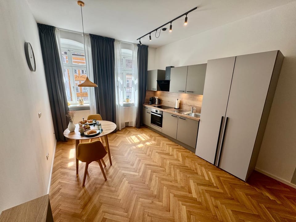 Dining area, kitchen