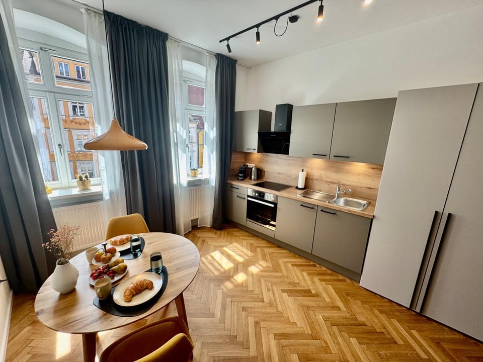 Dining area, kitchen