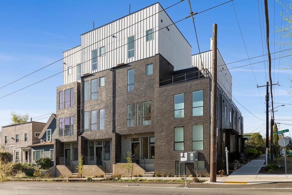 Squire - Prime Location with View & Parking House in Capitol Hill