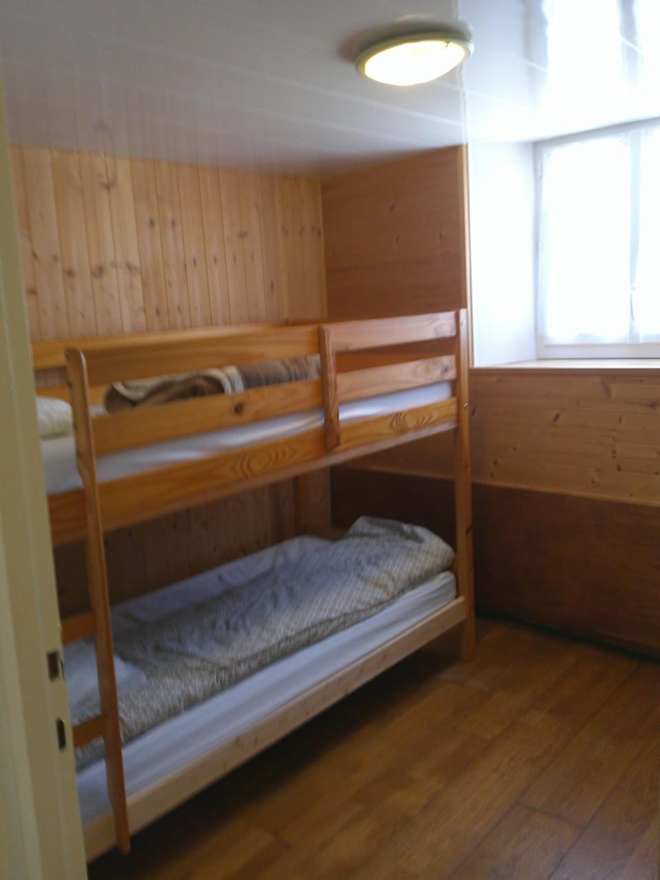 Bedroom, bunk bed