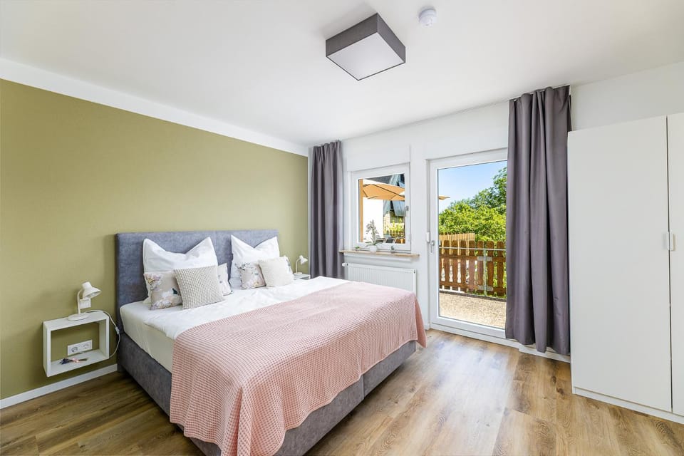 Bed, Photo of the whole room, Bedroom