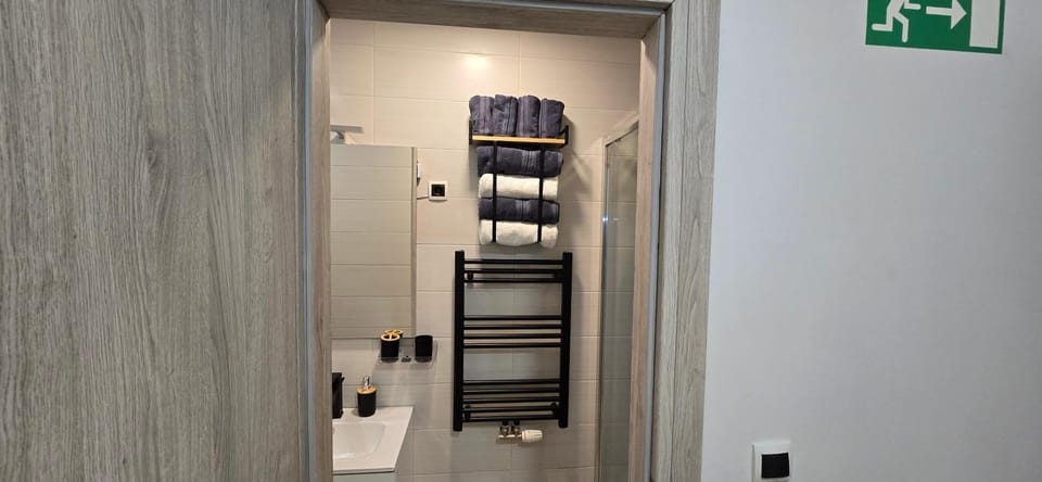 Bathroom, towels