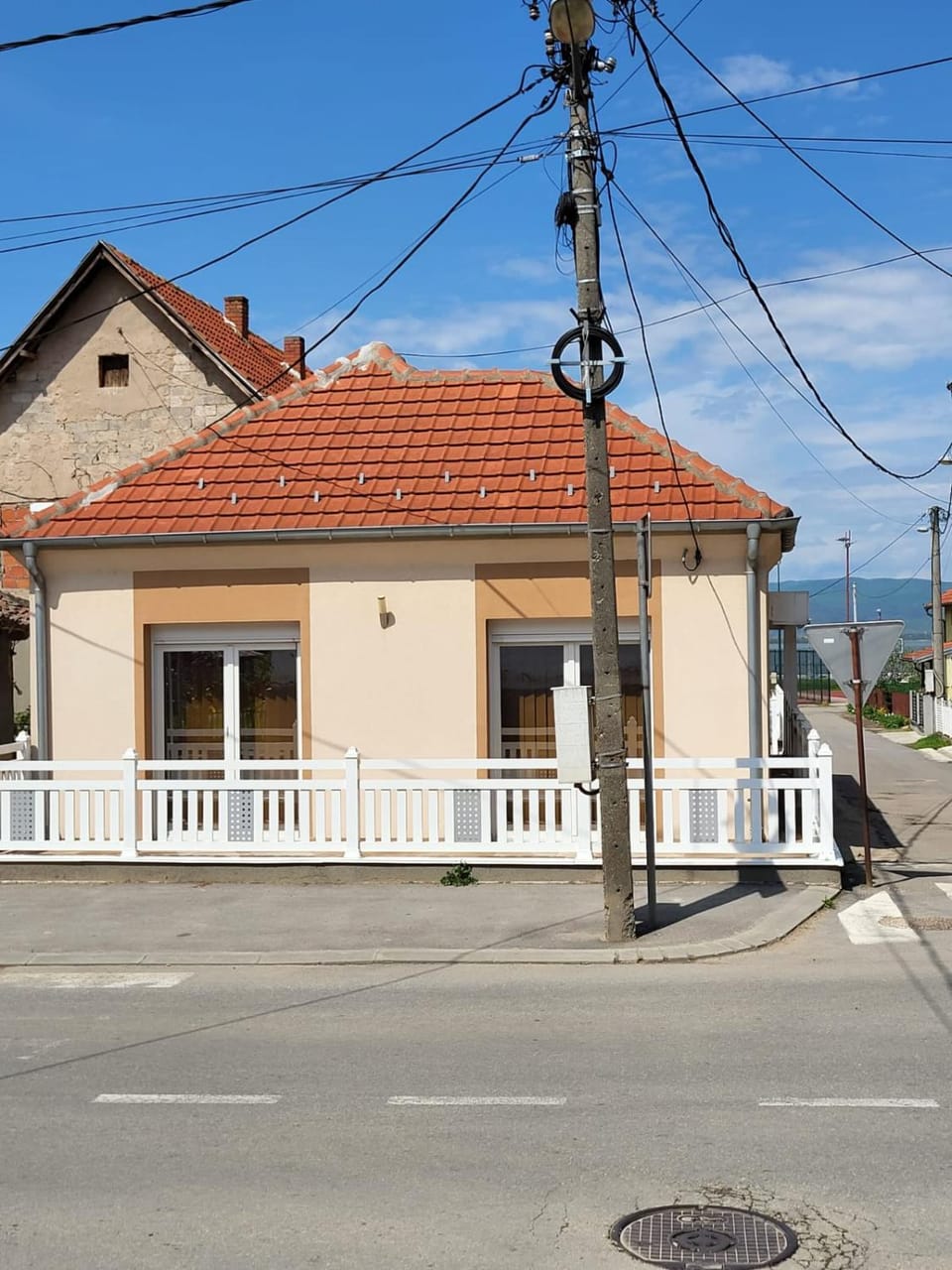 Property building, Day, Street view
