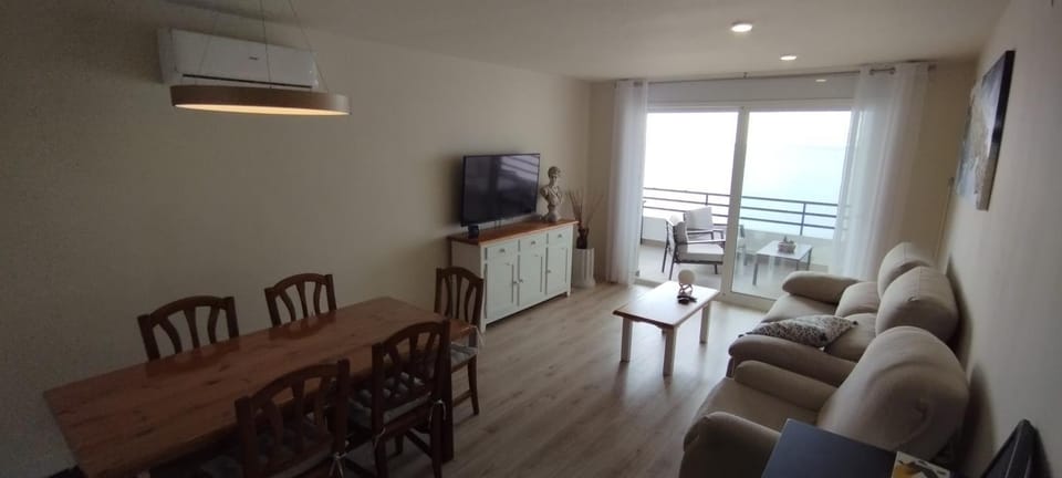 TV and multimedia, Living room, Dining area, air conditioner