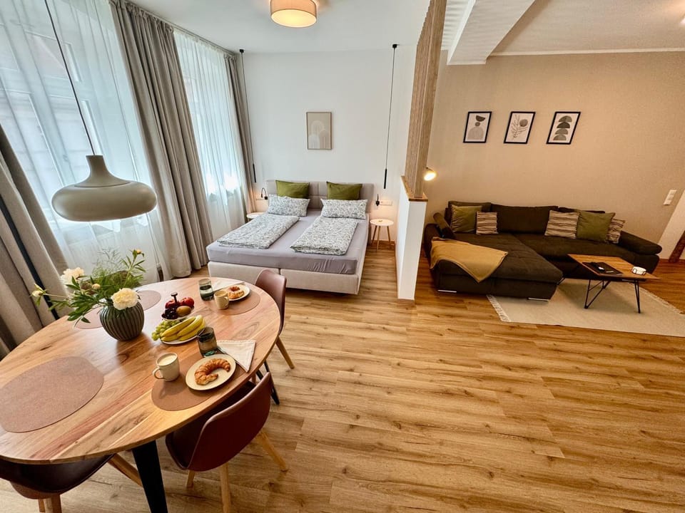 Bed, Dining area