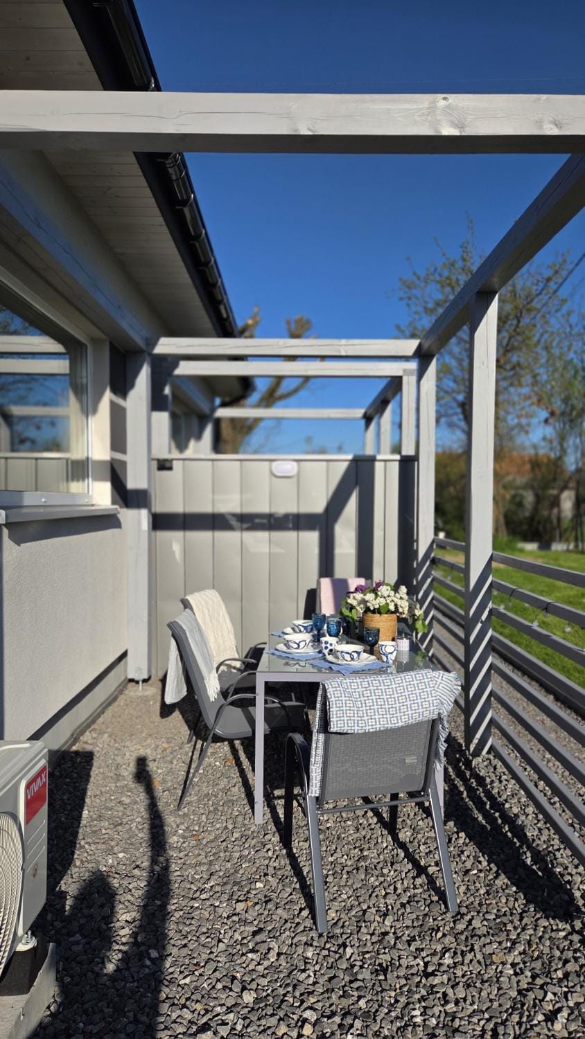 Day, Balcony/Terrace, Food and drinks, Seating area, Food