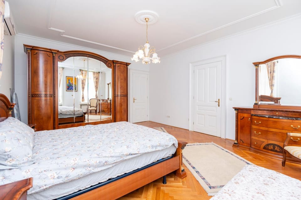 Bed, Photo of the whole room, Bedroom, wardrobe