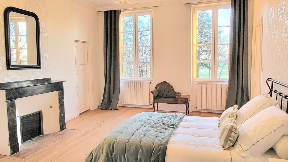 Bed, Photo of the whole room, Bedroom