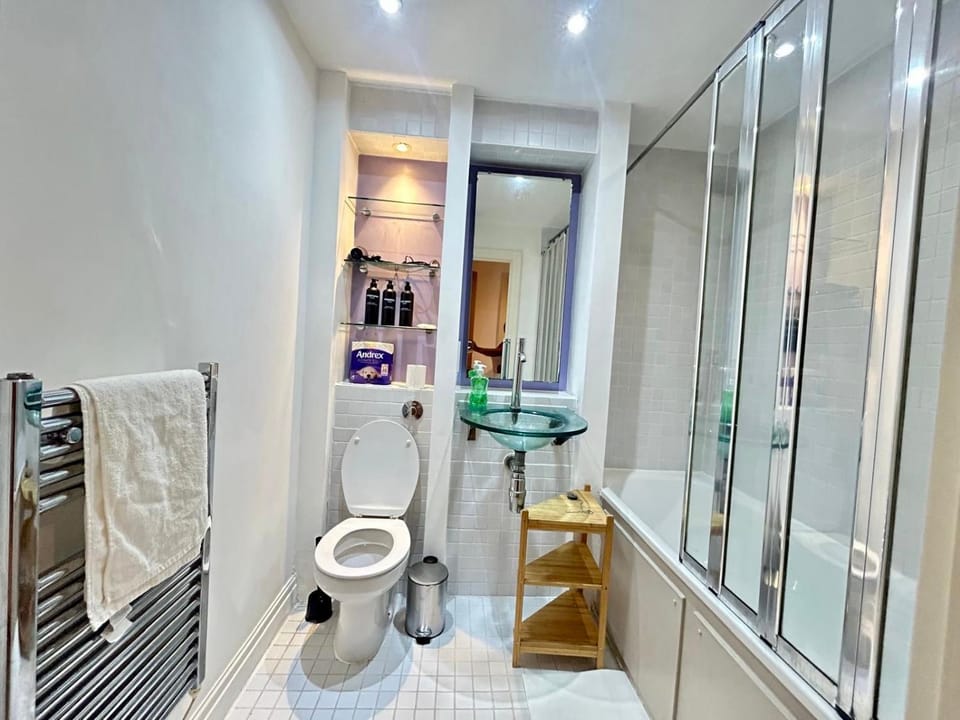 Riverside 1bd near Canary Wharf, O2, City Airport Apartment in London Borough of Lewisham