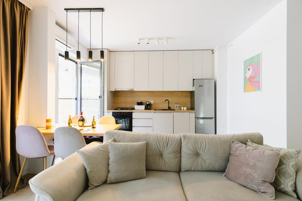 Kitchen or kitchenette, Living room, Seating area, Dining area, minibar, oven, stove