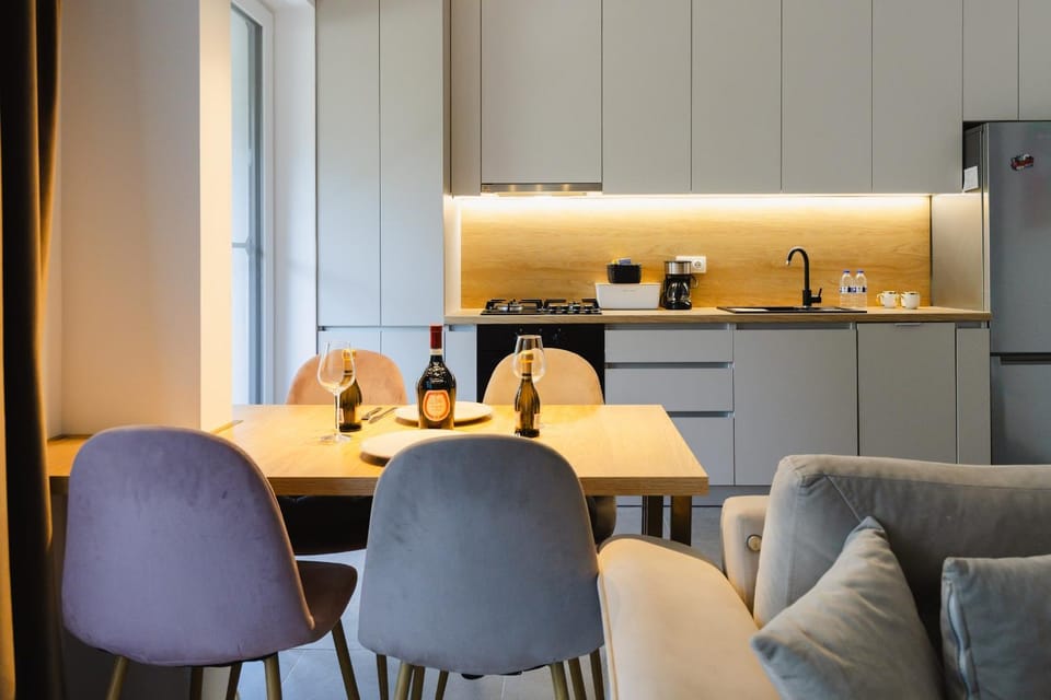 Coffee/tea facilities, Kitchen or kitchenette, Living room, Seating area, Dining area, minibar