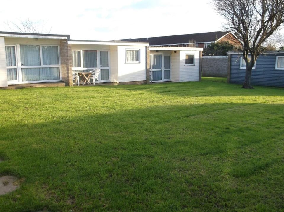 Lovely Chalet 41 Burmuda Park Newport Hemsby Apartment in Hemsby