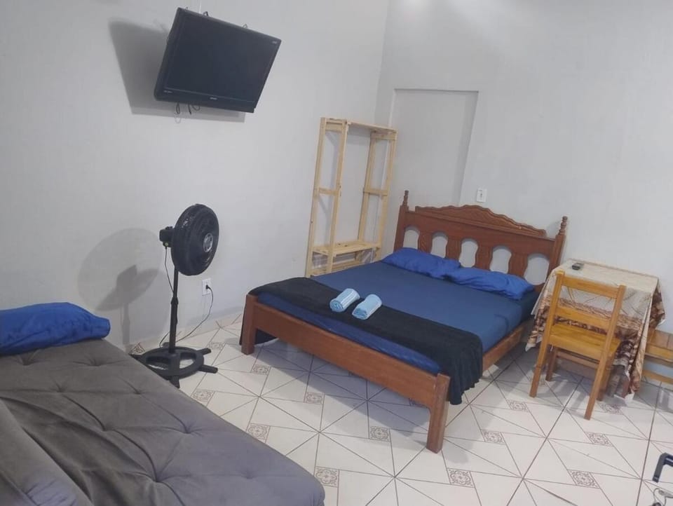 Bed, TV and multimedia, Bedroom