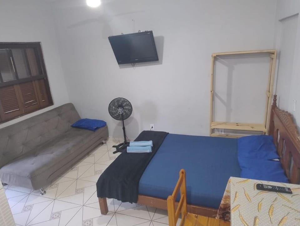 Bed, TV and multimedia, Bedroom