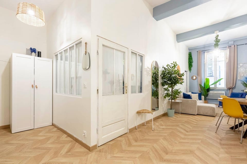 Portable AC Boho Chic Apartment in Old Town Apartment in Nice