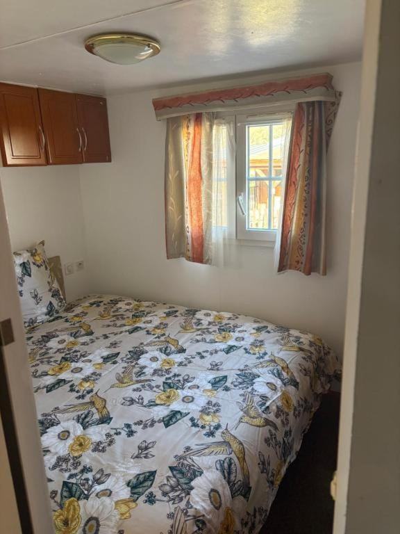 Charmant Bungalow, lac bleu Morillons - Verchaix Campground/ 
RV Resort in Morillon