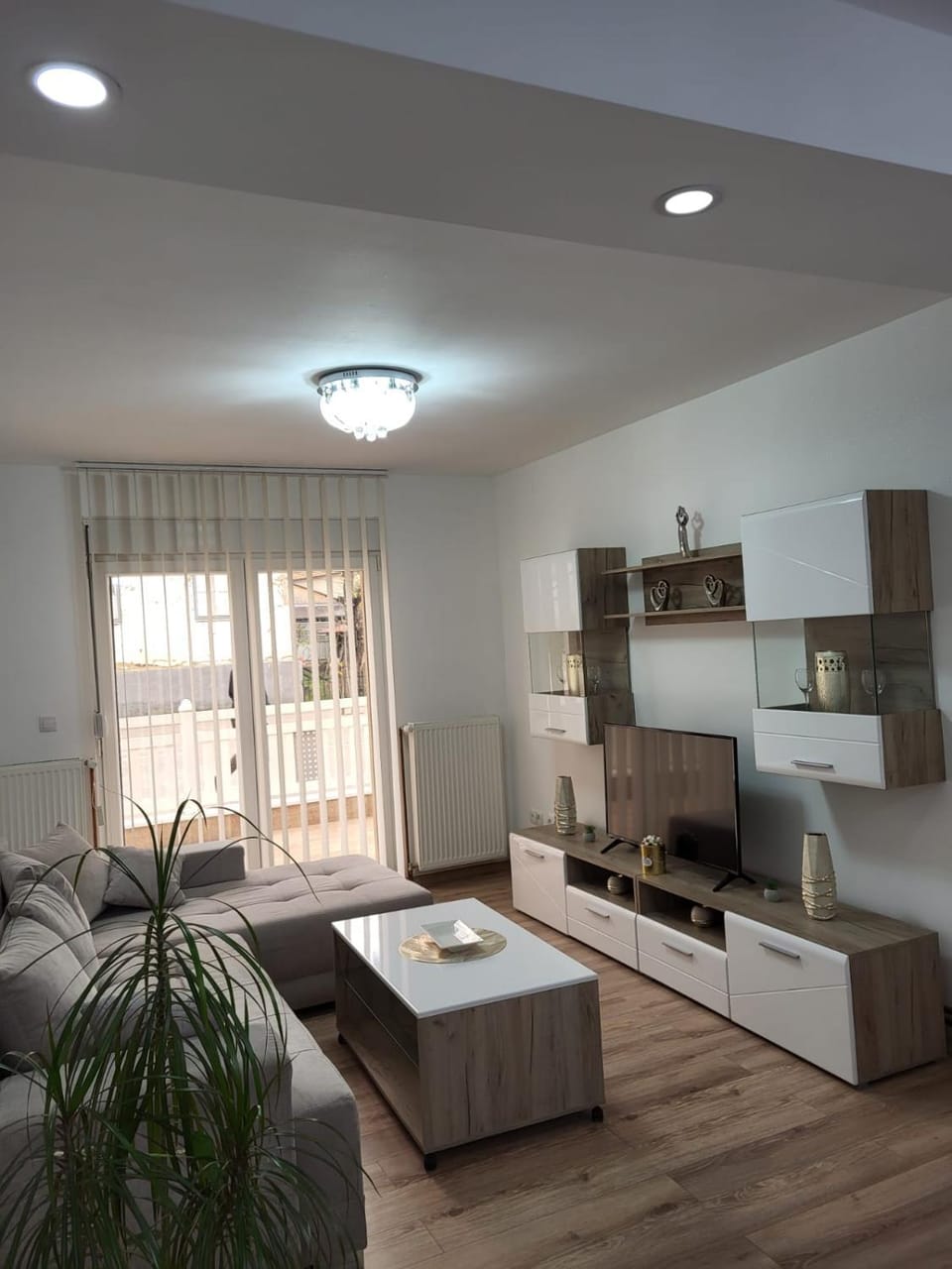 Living room, Seating area, internet, internet, air conditioner, air conditioner