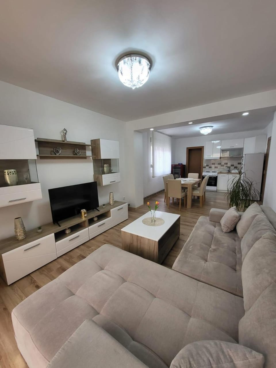 TV and multimedia, Living room, Photo of the whole room, Seating area, internet, internet, air conditioner, air conditioner