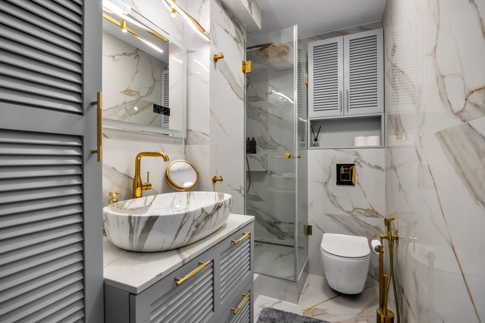 Shower, Toilet, Bathroom, towels