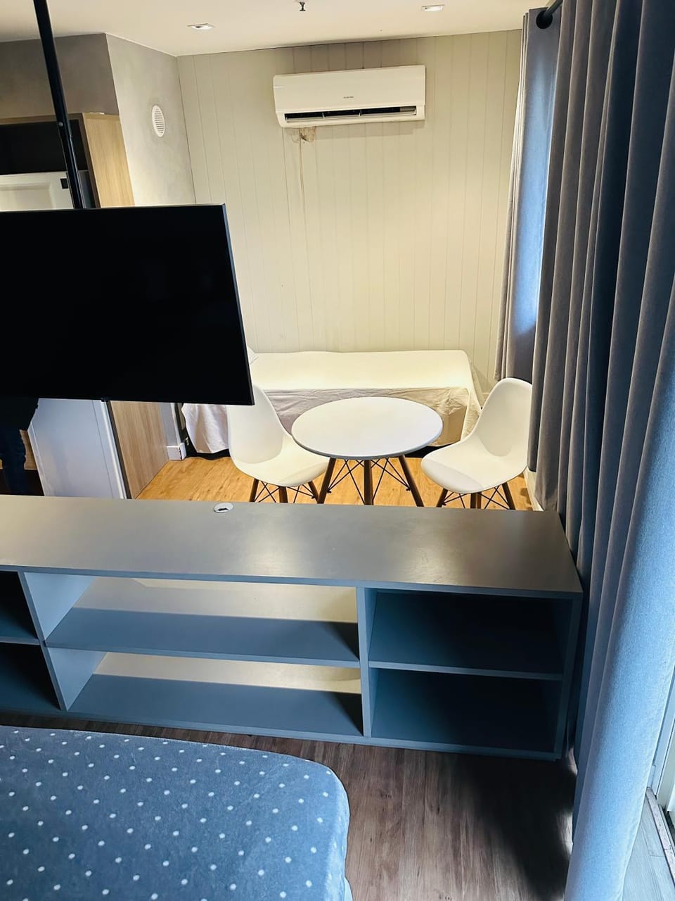 Magnifico Flat na Barra da Tijuca 704, com Linda Piscina, Academia, Balsa para Praia, Microondas, Frigobar, Tv Smart, Varanda e Mesa para Trabalho Apartment in Rio de Janeiro