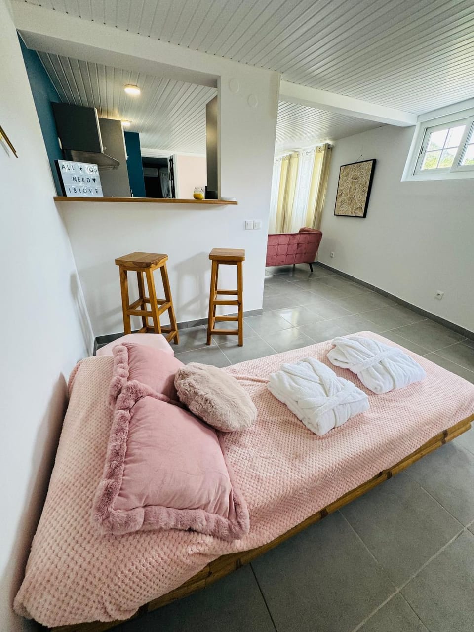 Astral Suite, Love Room, bain à remou Distance to Beach Apartment in Sainte-Luce