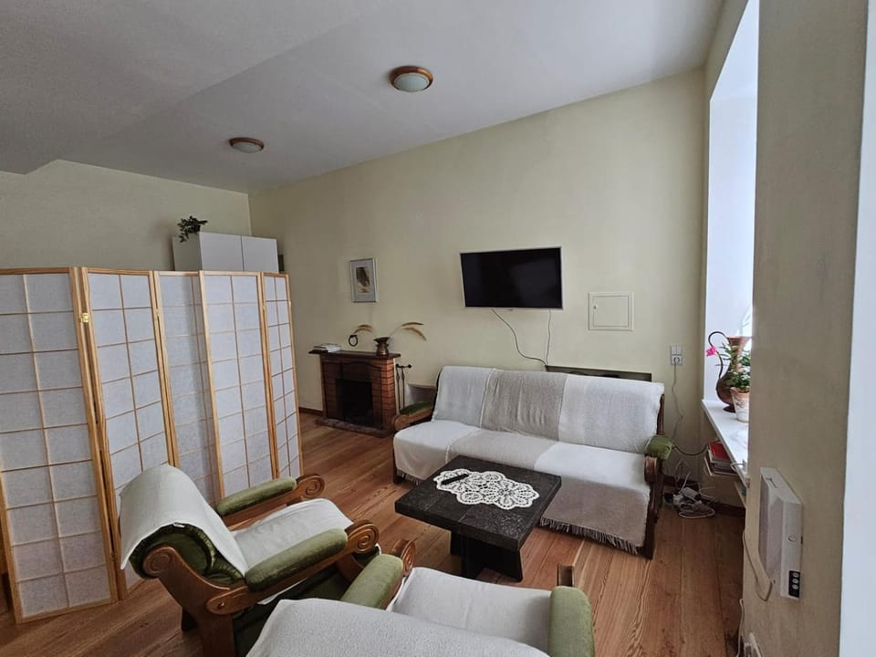 Communal lounge/ TV room, TV and multimedia, Living room, Photo of the whole room, Seating area