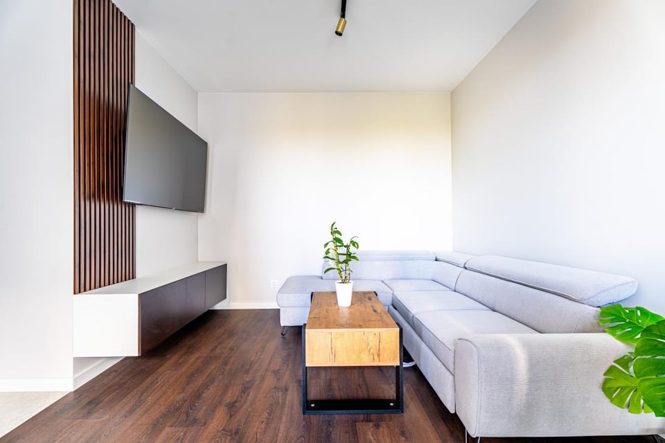 TV and multimedia, Living room, Seating area, Evening entertainment