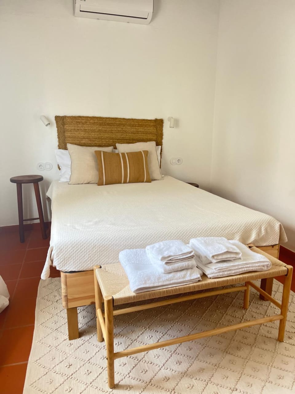Bedroom, air conditioner