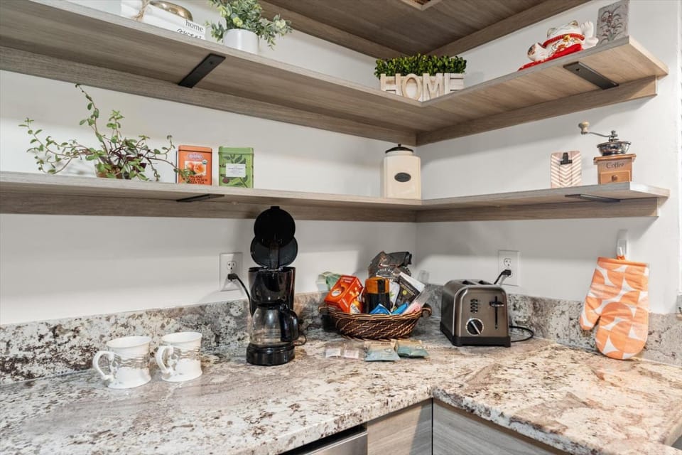 Coffee/tea facilities, Kitchen or kitchenette