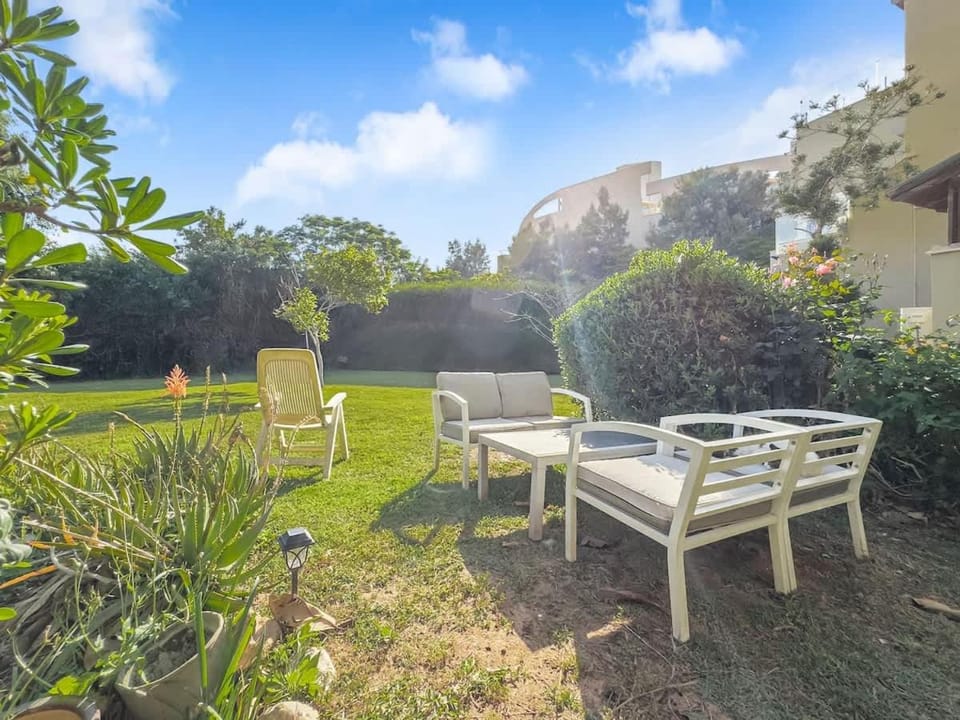 Seaside Accadia Garden Apartment in Herzliya