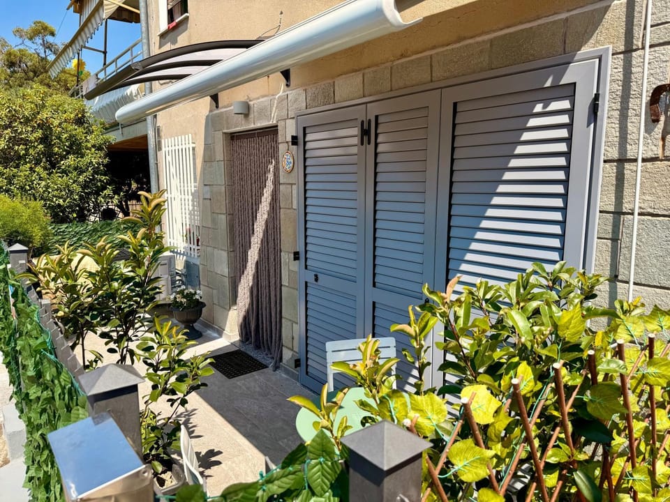 Property building, Garden, Balcony/Terrace, Garden view