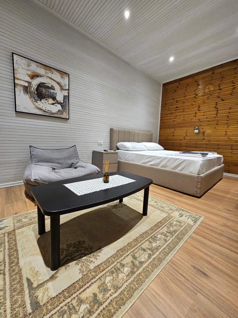 Bed, Seating area, Bedroom