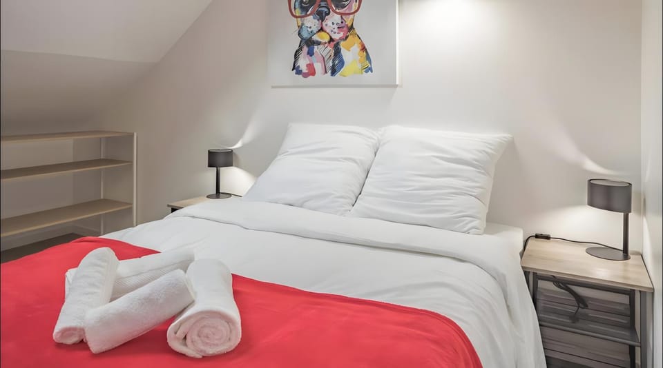 Bed, Photo of the whole room, Bedroom