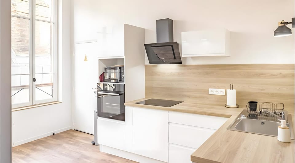 microwave, stove, kitchen