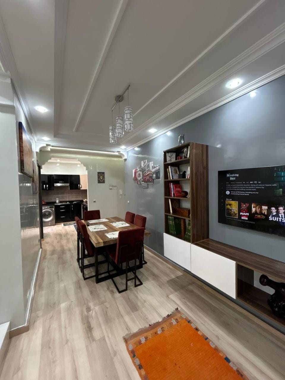 Kitchen or kitchenette, Seating area, Dining area