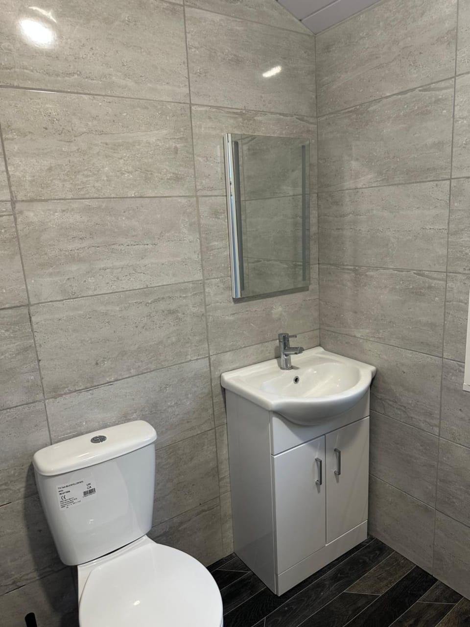 Freshly Renovated Flat just minutes from Luton Airport with Private parking Apartment in Luton