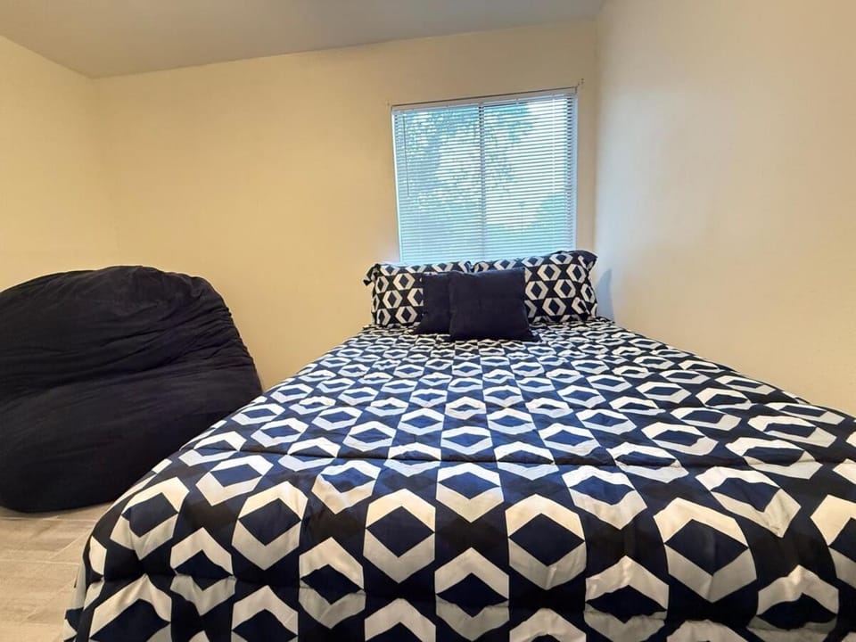 Vibrant Vibe 2x1 by FAMU & FSU House in Tallahassee