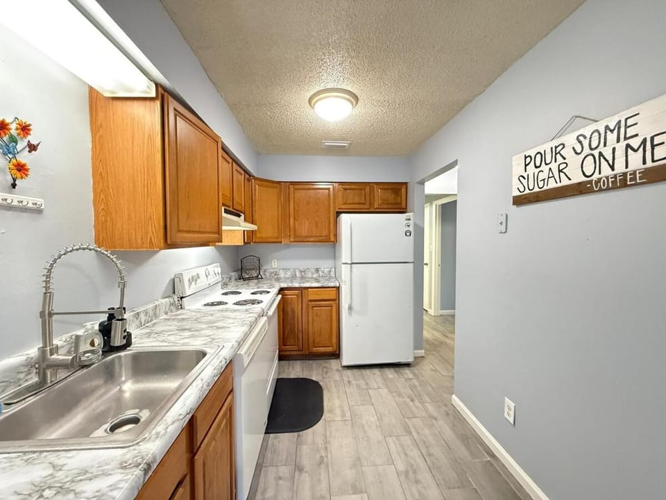 Vibrant Vibe 2x1 by FAMU & FSU House in Tallahassee