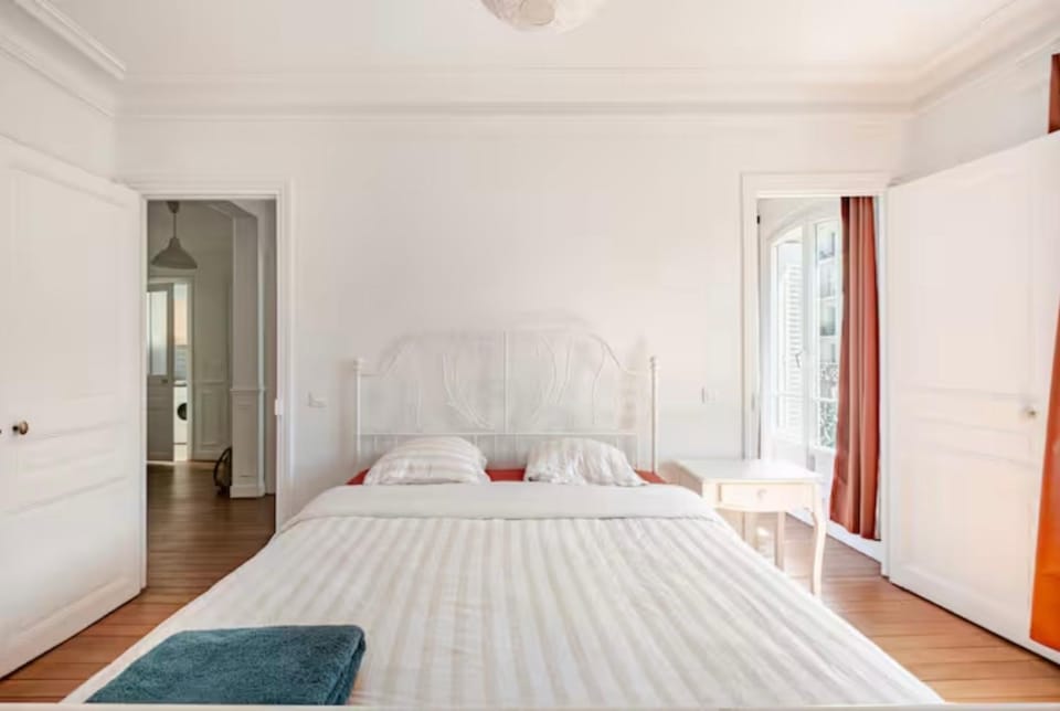 Beautiful appartement and balcony Apartment in Paris