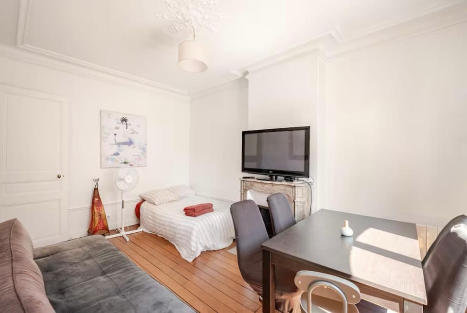 Beautiful appartement and balcony Apartment in Paris