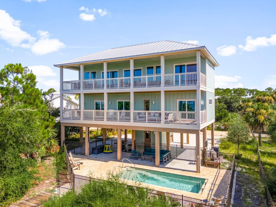 Property building, Patio, Day, Balcony/Terrace, Pool view, Swimming pool, sunbed