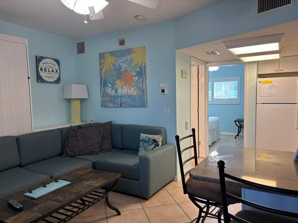 Kitchen or kitchenette, Living room, Seating area