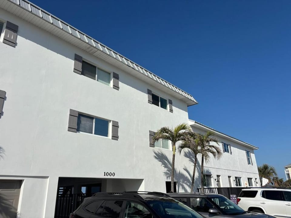 Property building, Day, Parking