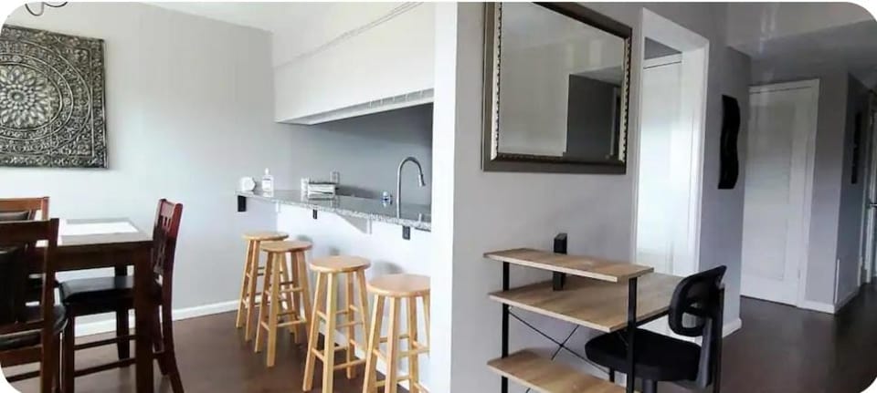 The Wilshire Retreat Apartment in Bedford